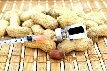  Peanuts und eine Spritze