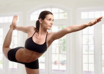  Frau, die Yoga