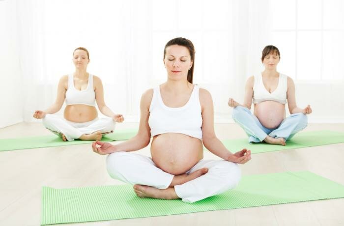  drei schwangere Frauen , die Yoga