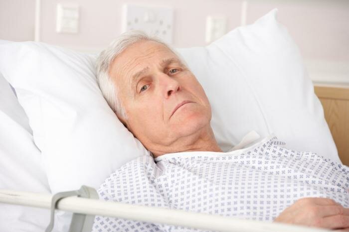  Mann im Krankenhausbett