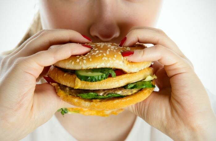  Frau essen Burger