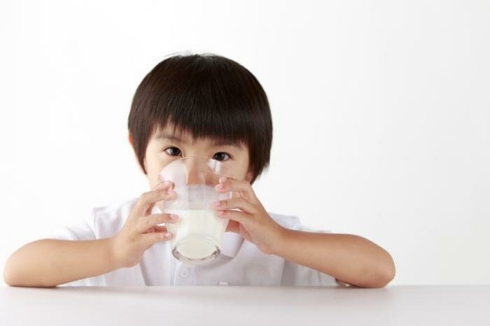  Trinkmilch des Kindes