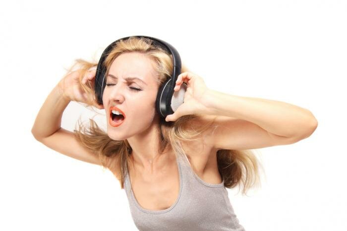  Frau, die Musik