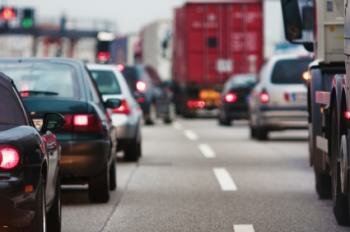  Autos auf der Straße