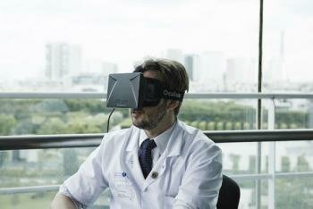  Chirurgen tragen Oculus Rift Headset