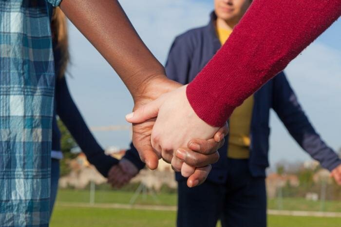  Gruppe Hand in Hand